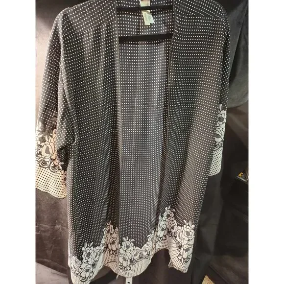 SOLD SOLD SOLD!! Lilypad Black and White Polka Dot Cardigan in a size 2X - Picture 6 of 6